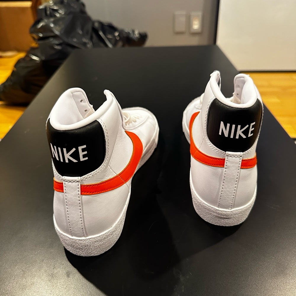 Nike Blazers - Picture 3 of 7